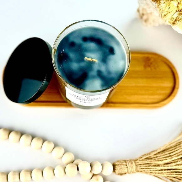Méli Noir Candle- with notes of Honeysuckle Mint 9oz - Picture 5 of 12